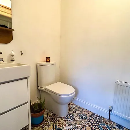 Ferienhaus Charming 3-bedroom In With Private Garden Cork