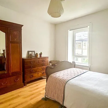 Charming 3-bedroom In With Private Garden *