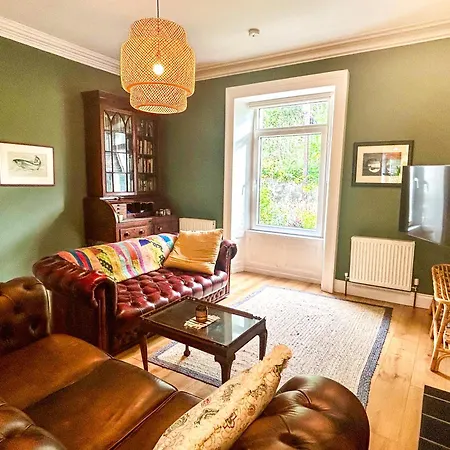 Holiday home Charming 3-bedroom In With Private Garden *