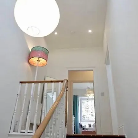 Charming 3-bedroom In With Private Garden Holiday home *