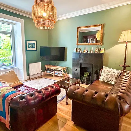 Ferienhaus Charming 3-bedroom In With Private Garden Cork