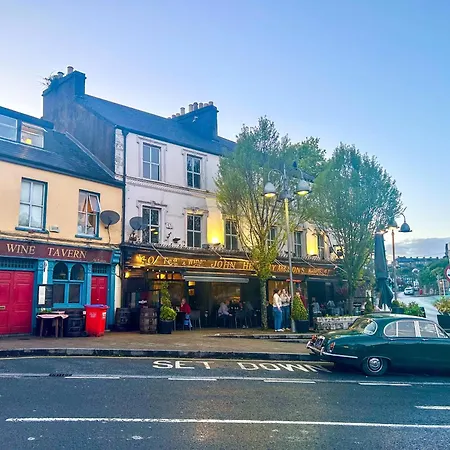 Ferienhaus Charming 3-bedroom In With Private Garden Cork