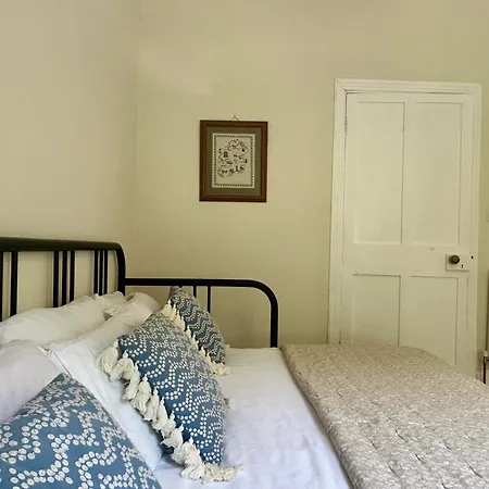 Charming 3-bedroom In With Private Garden *